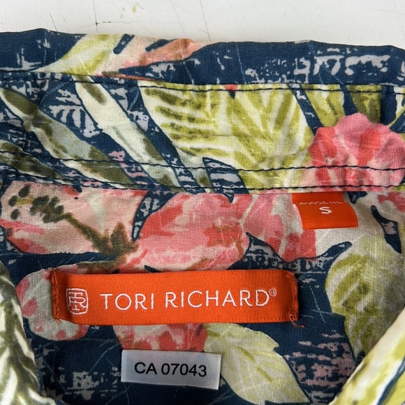 Tori Richard men's blue floral print button down shirt - Picture 4 of 7